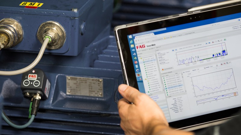 The FAG SmartCheck diagnostic system transfers data to the cloud. The cloud provides greater processing power and a wider range of analysis options than the existing local calculation system.