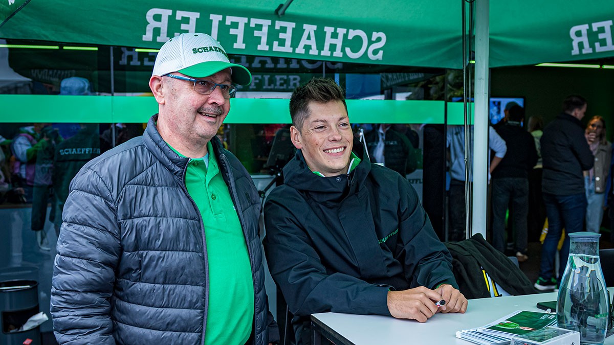 Schaeffler brand ambassador Max Hesse at an autograph session