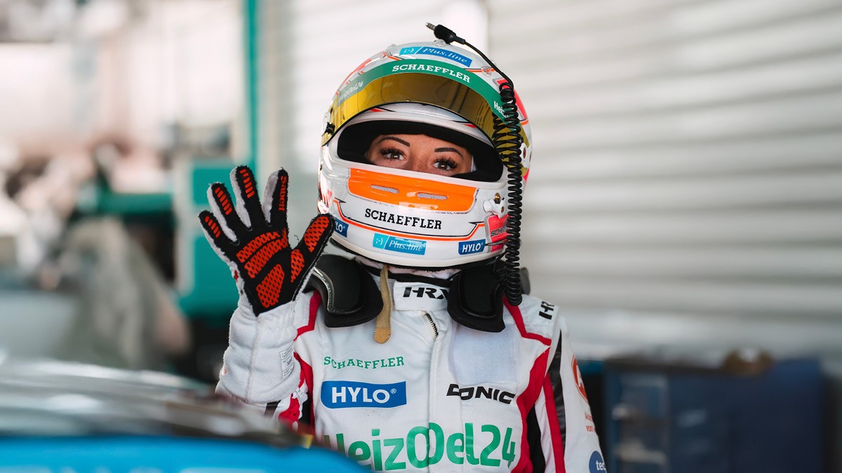 Carrie Schreiner represents the Schaeffler colours on the Nürburgring-Nordschleife in 2025.