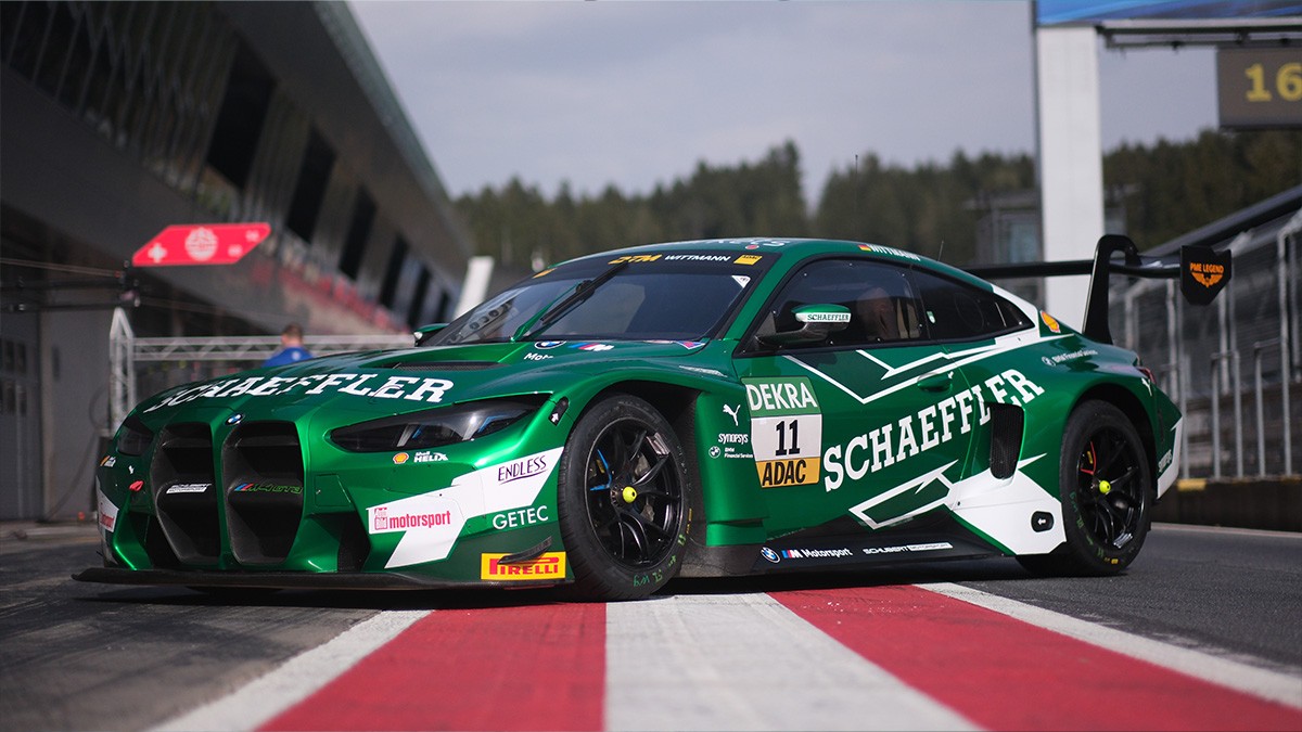 For the BMW M Motorsport engineers, the key to optimizing the BMW M4 GT3 was intense dialogue with the teams and drivers. 